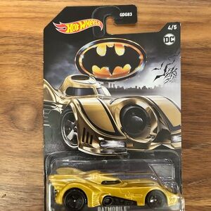 2022 HOT WHEELS BATMOBILE 1:64 GOLD